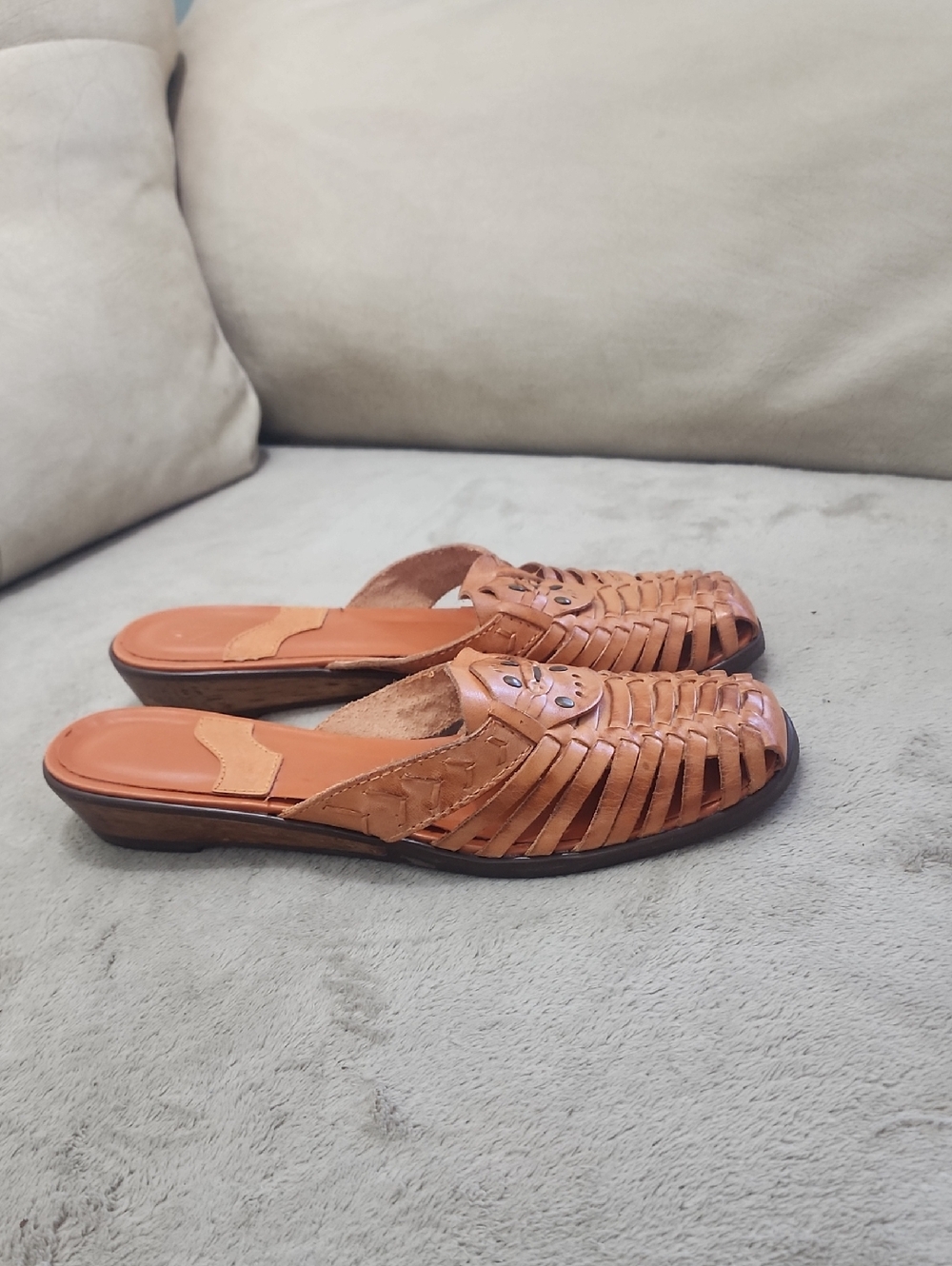 Luna Rosa by Pazzo woven leather huarache sandals.made In Brazil.
